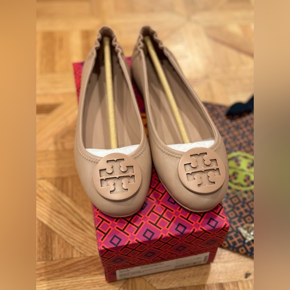 NWT Tory Burch Minnie Travel Flats in Goan Sand - Picture 3 of 16